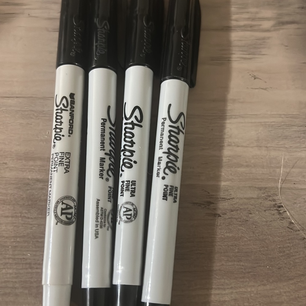 Assorted Markers - Picture 2 of 4